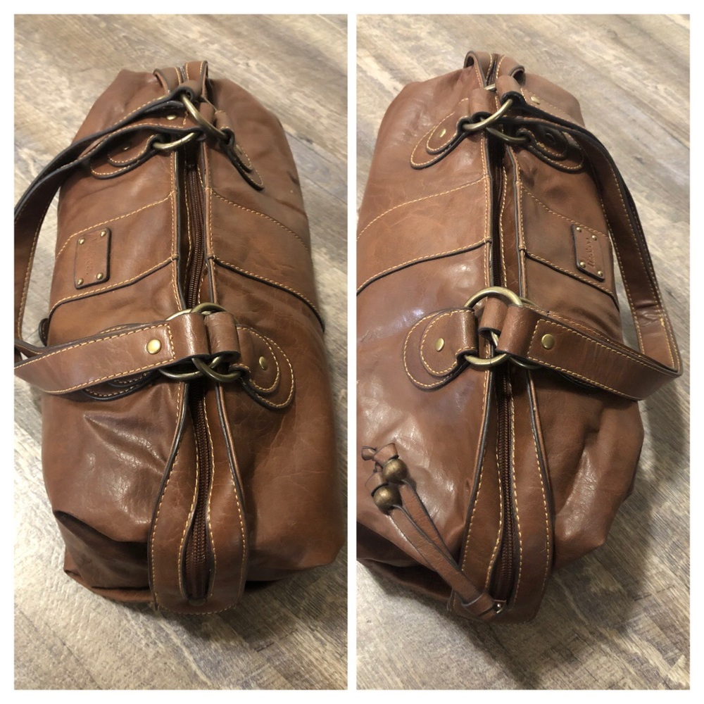 Brown leather feel liz & co purse, yellow interior